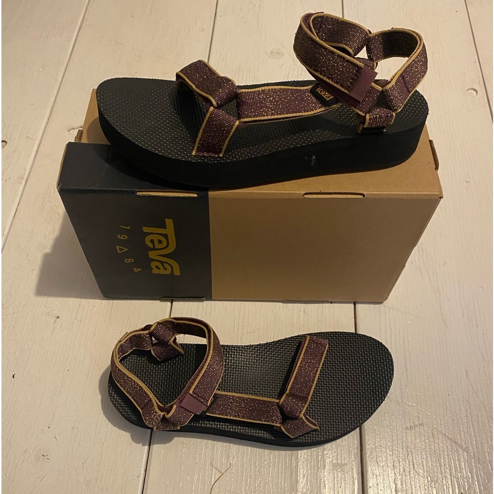 Woman’s Teva Sandals never worn NWT